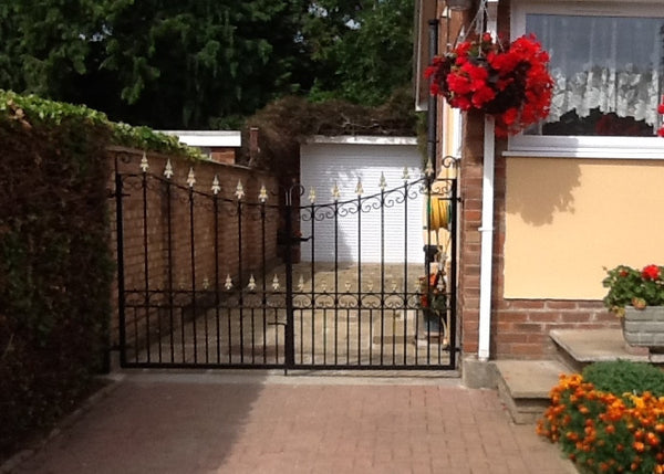 Chelmsford Gate - Gold Fleur De Lys