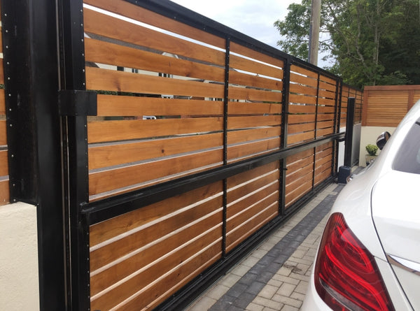 Rear Sliding Gate, Electric. Western Red Cedar.